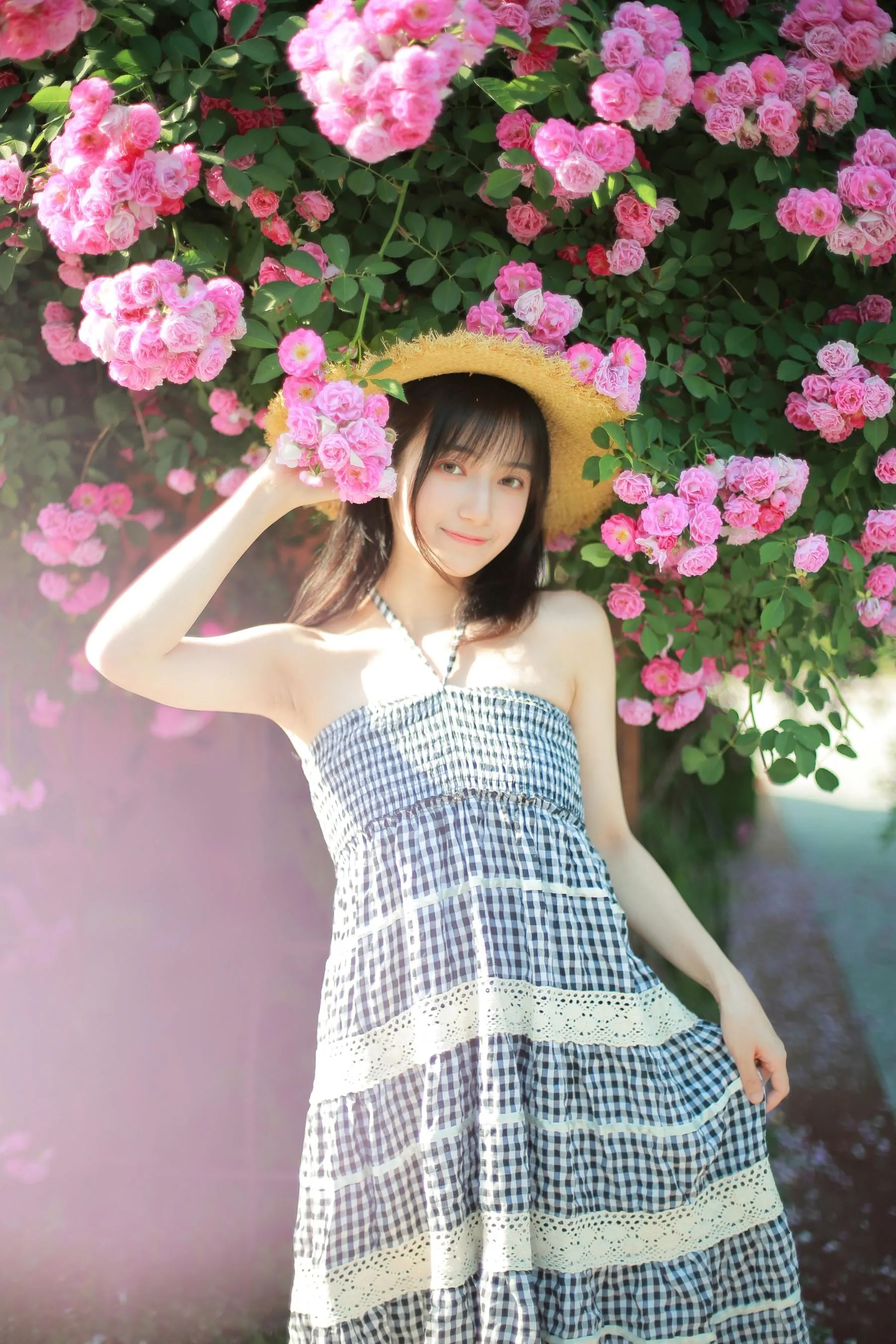 [艺图语] 2022.05.18 蔷薇迟开 月半了吧 [28P]插图2